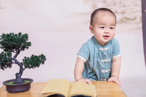 广州供卵代怀包生男孩宝宝脸上小白点